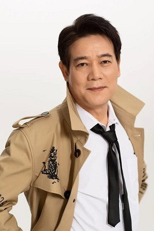 鲍大志 as 王西安 in 我是幸运儿