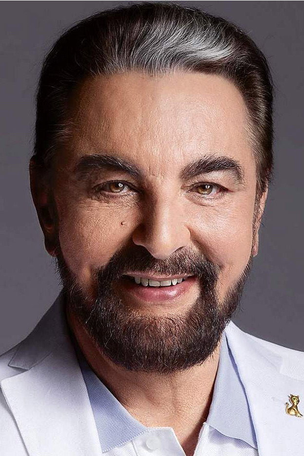 Kabir Bedi as Dadabhai Thakur in Ganga Kii Dheej