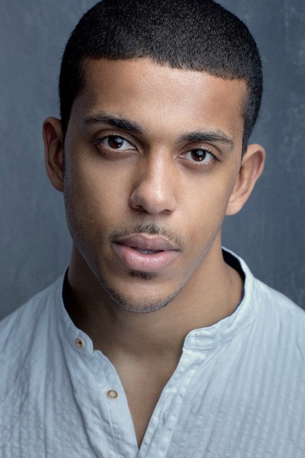 Oliver Asante as Luke in Santi