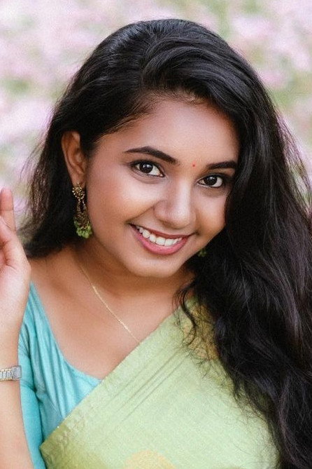 Kavipriya Manoharan as Magizhnila in Aaragan