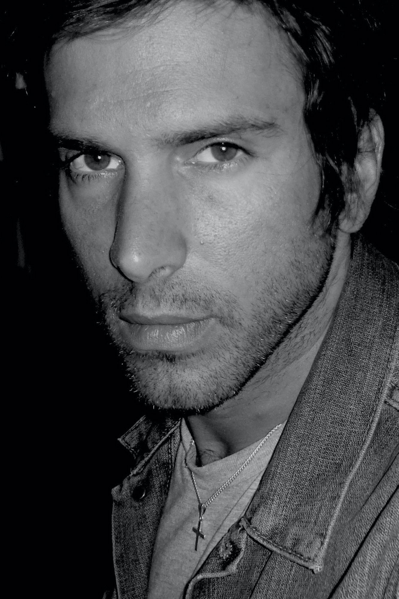 Leonardo Brzezicki as Lucas in Unmade Beds
