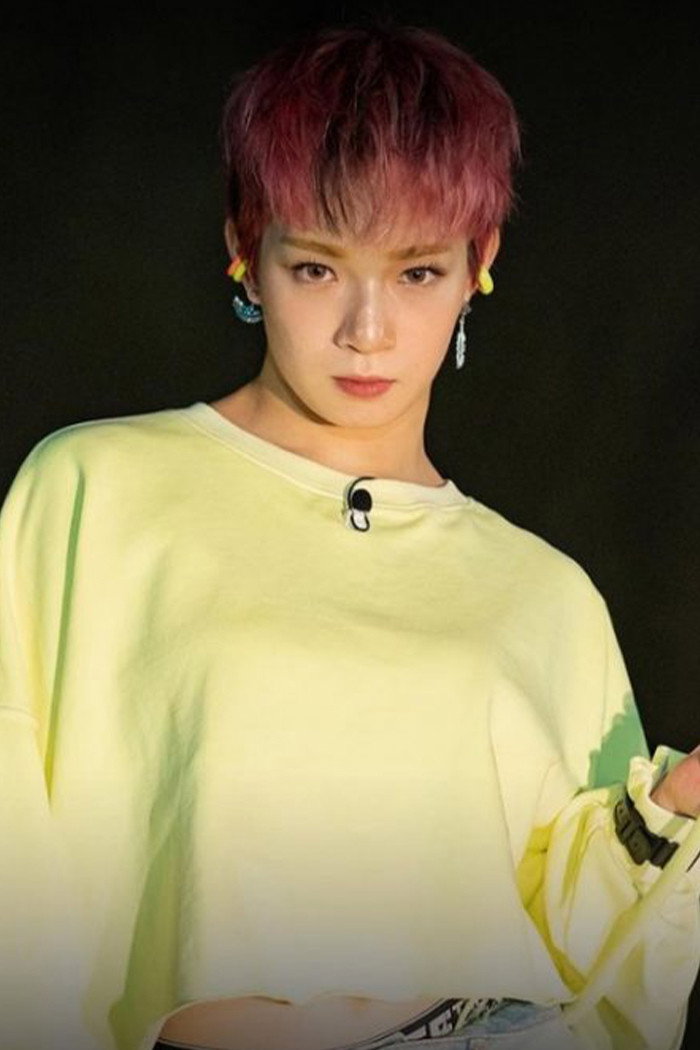 Yell as Self - Contestant in Dancing High