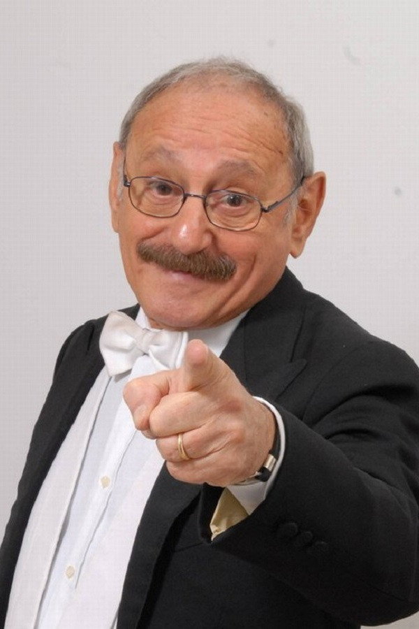 Pippo Santonastaso as Ispettore in Velvet Hands