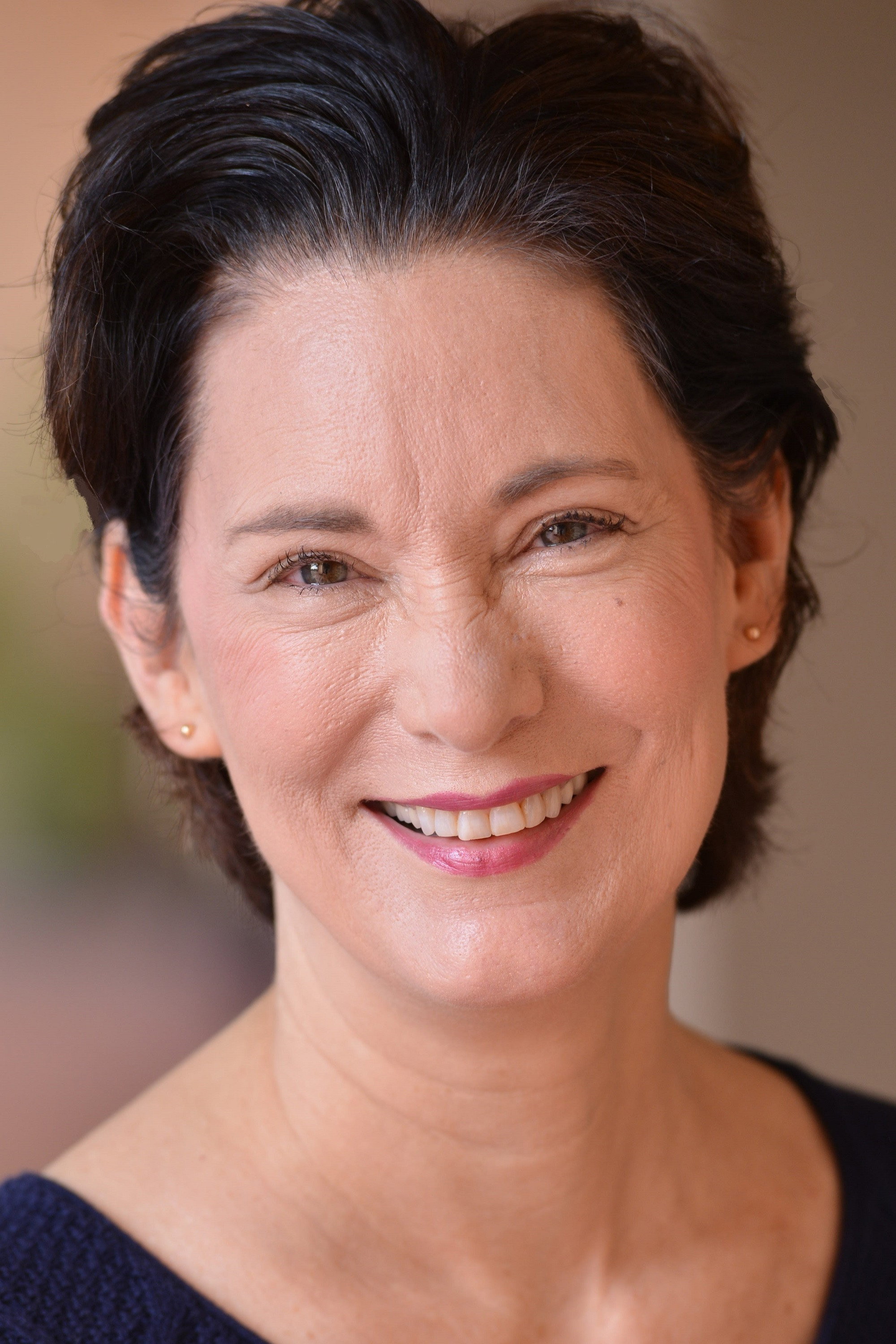 Deborah Smith Ford as Dmitriy in Masken