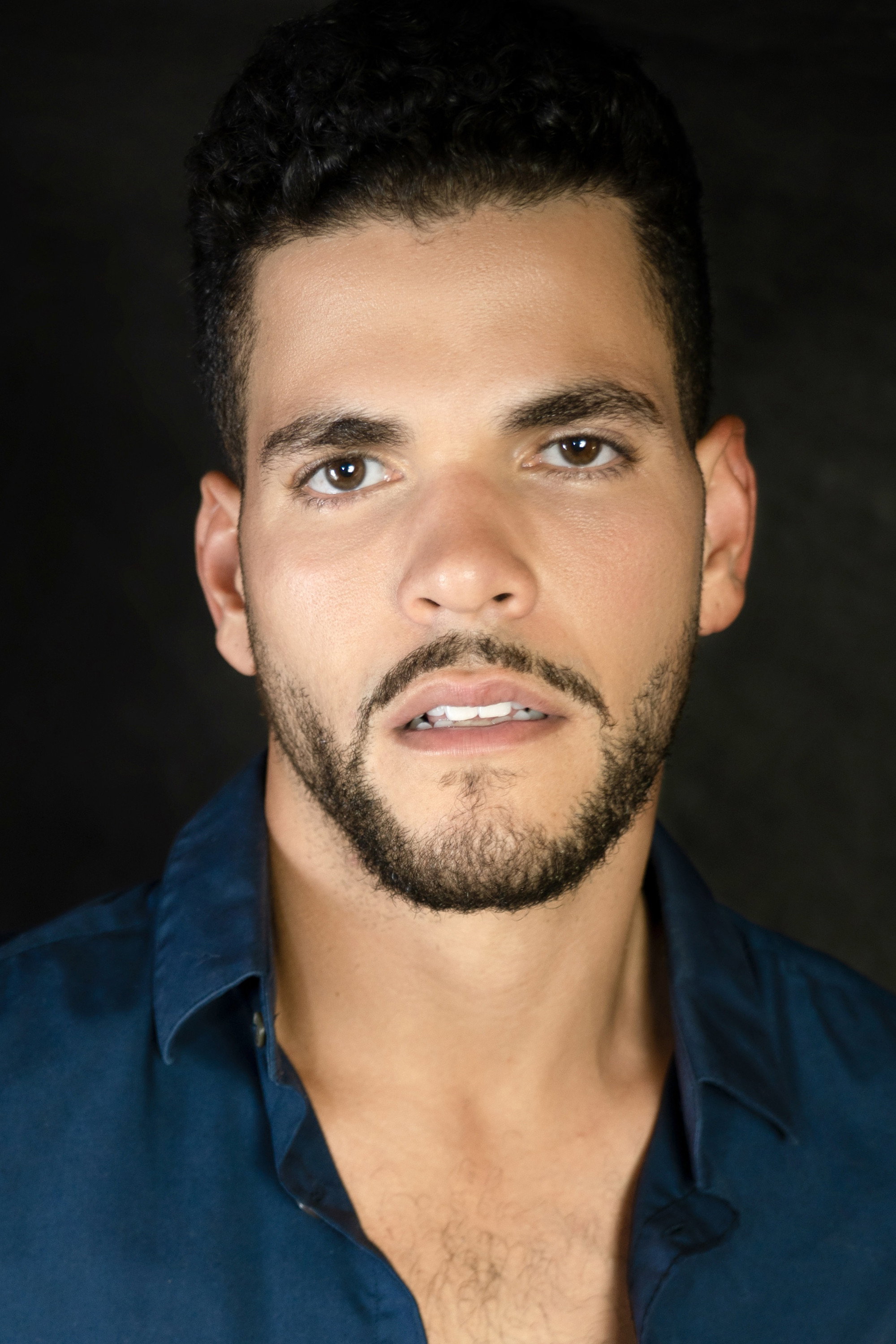 Orel De La Mota as Oscar in Bad Connection