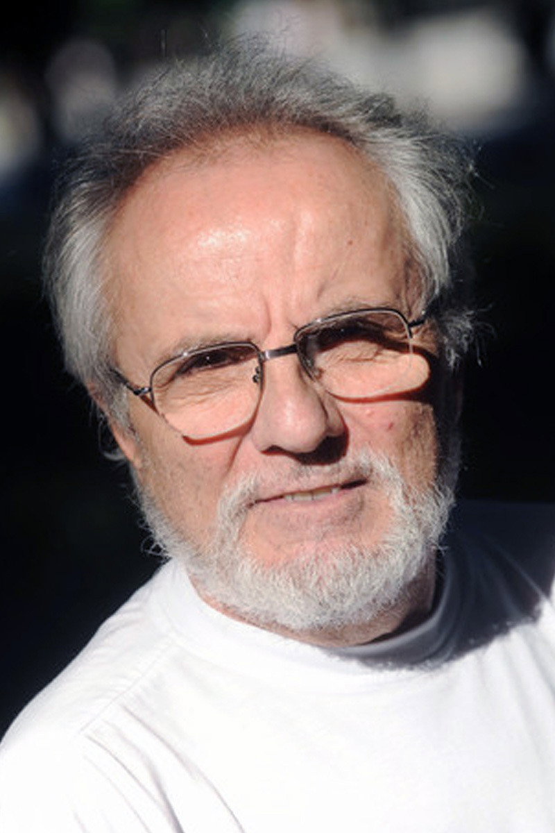 José Luis Mazza as Robles in Thesis on a Homicide