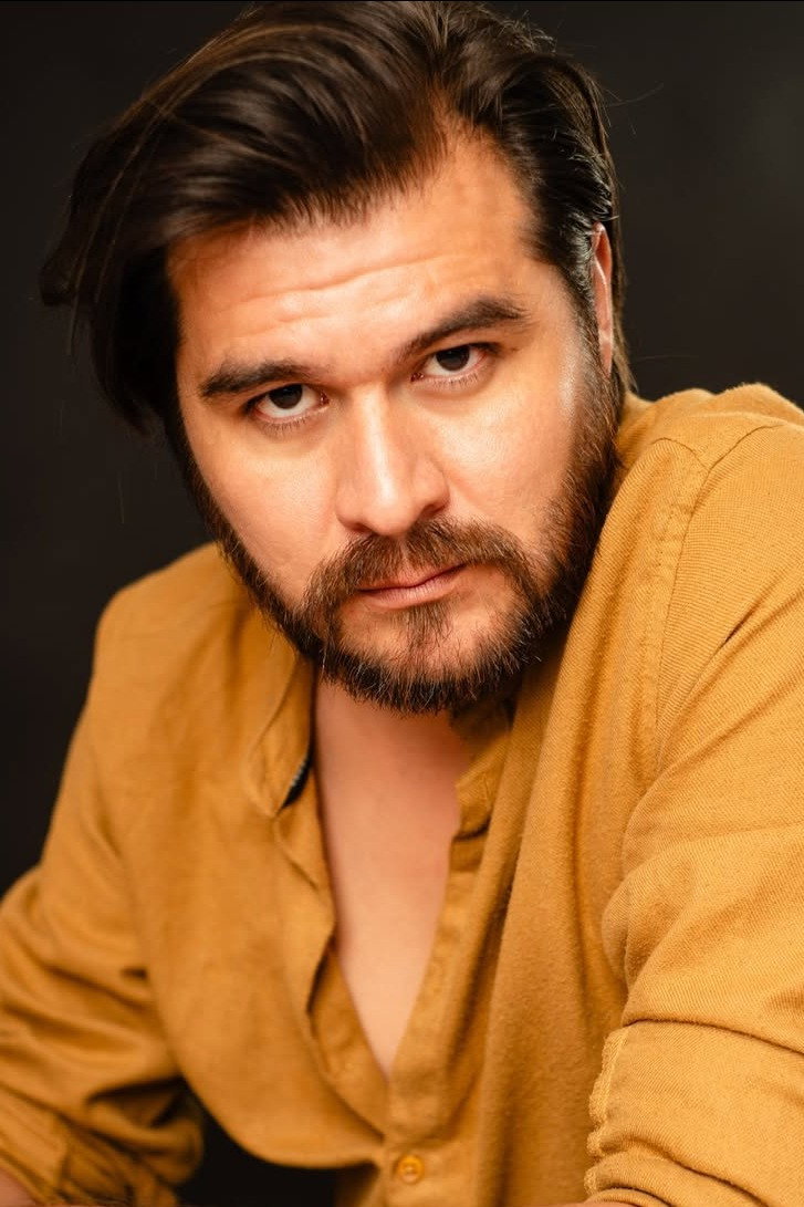 Roberto Belmont as Jaime in Magdalena