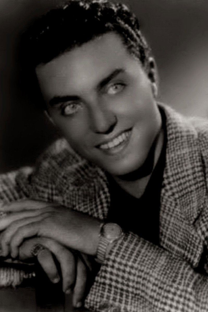 Maurice Jouvet as Álvaro in Amor gitano