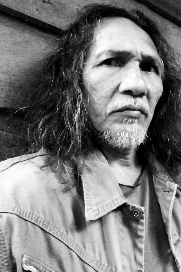 Otig Pakis as Patih in Algojo: Perang Santet