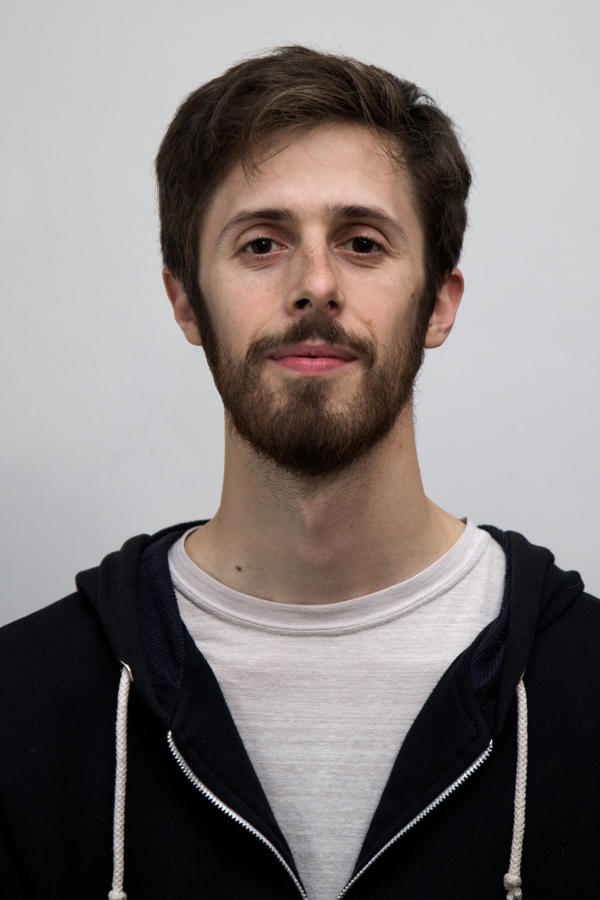Matias Azcuaga as Vendedor inmobiliario in Fearing Future