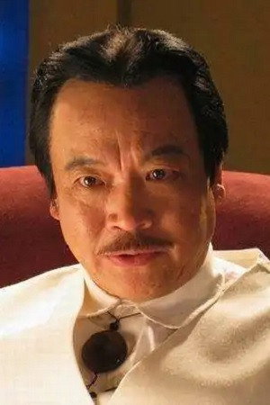 Yao Kan as 老五 in 纸飞机