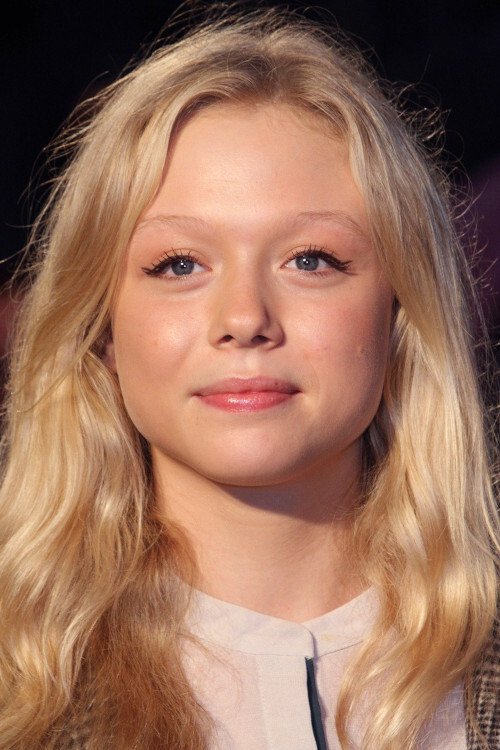 Naomi Battrick as Vera Politkovskaya in Words of War