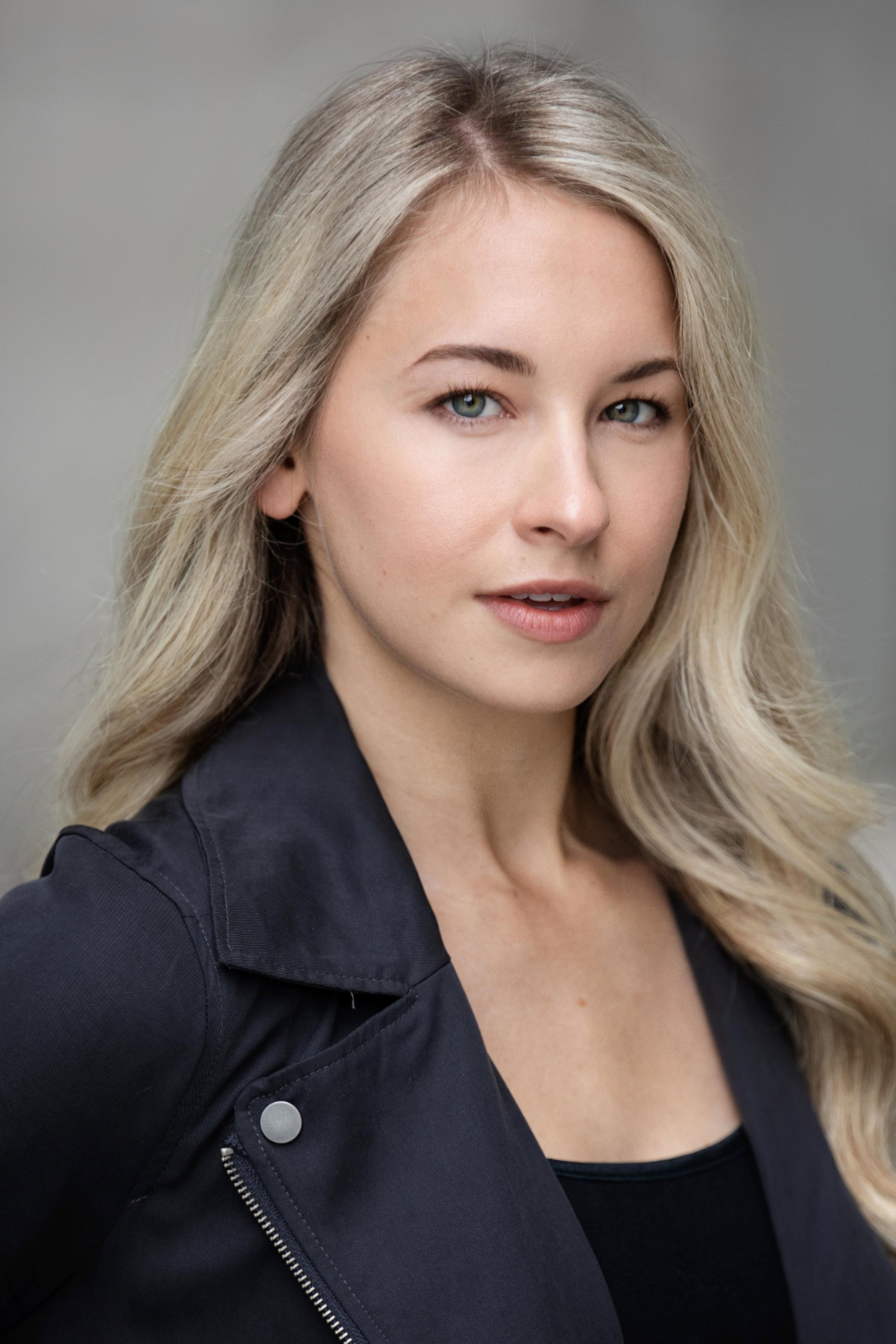 Whitni Resides as Gwen in The Dread