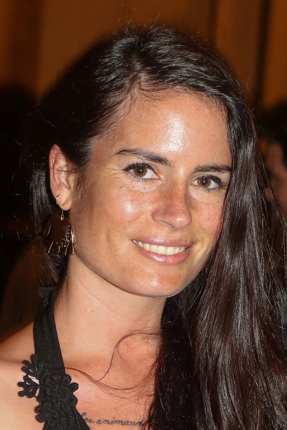Eva Chico Veiga as Serveuse in Perfumes