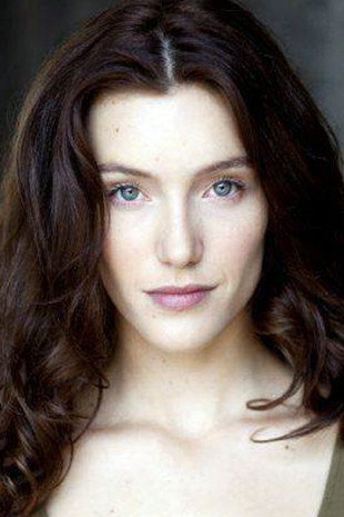 Eleanor Gecks as Sarah in Dark Signal