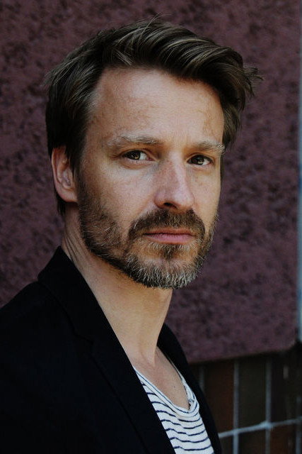 Maximilian von Pufendorf as Hans Trachwitz in Durch Liebe erlöst - Das Geheimnis des roten Hauses