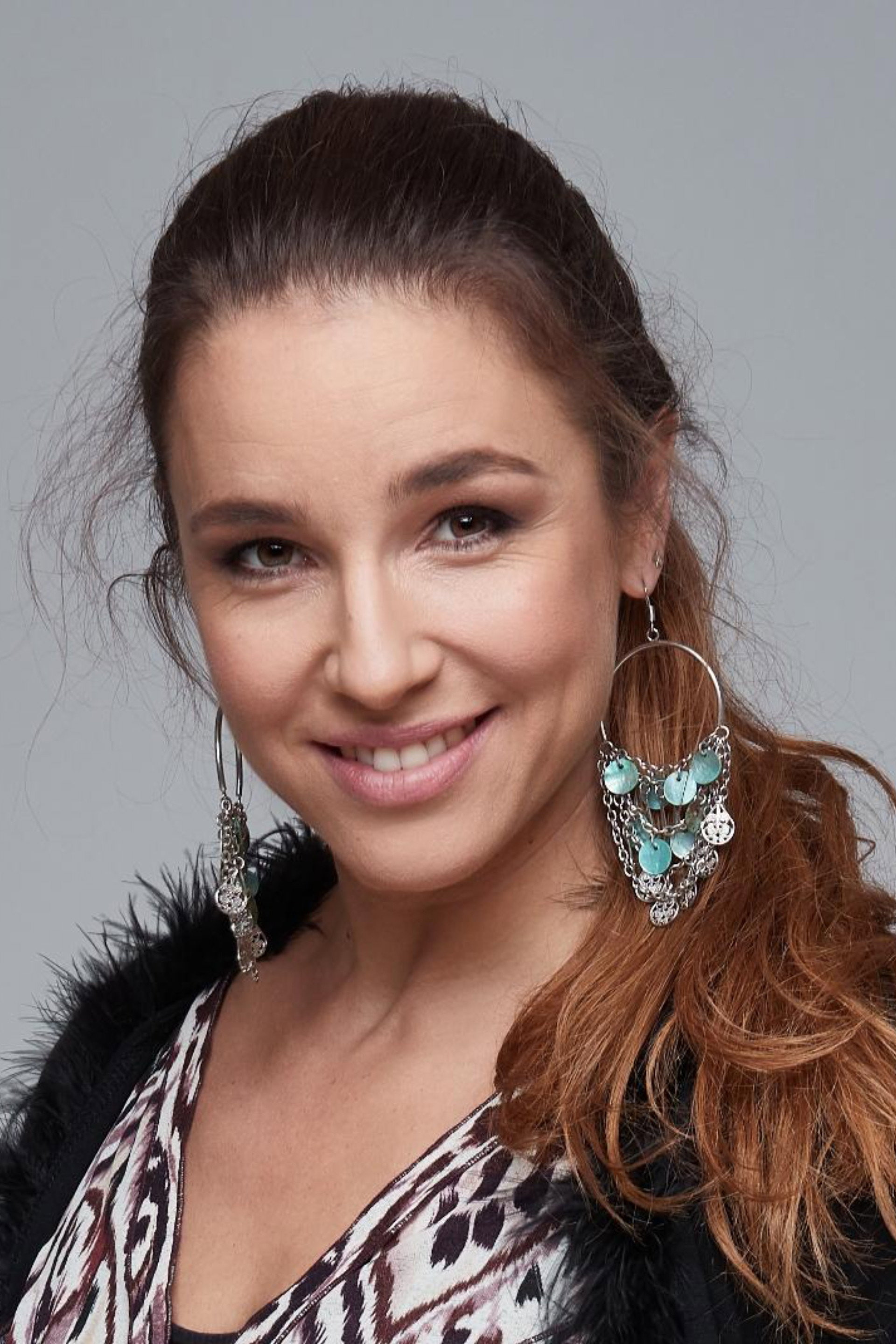 Fekete Linda as Varga Anikó - kocsmáros in Dear Heirs