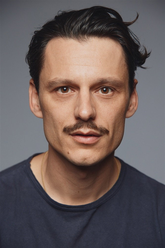 Julien Massetti as David Sicard in Accidents