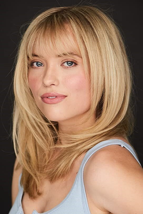 Lauren Taylor as Shelby Marcus in Best Friends Whenever