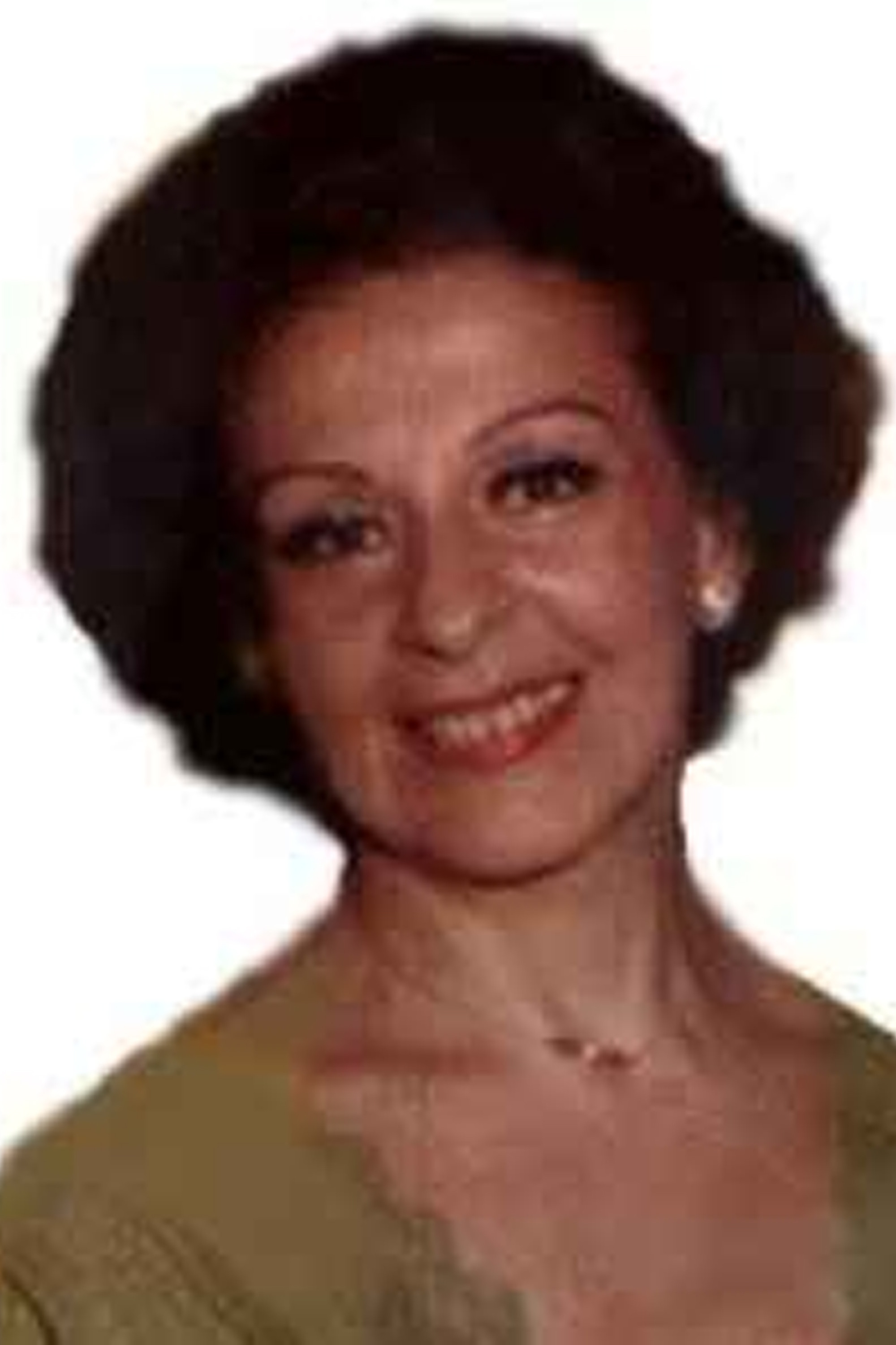 Rosita Londner as Abuela de Ariel in Lost Embrace