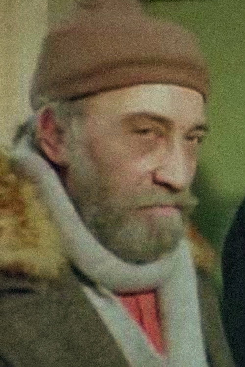Uluer Süer as Hacı Bey in Kiracı