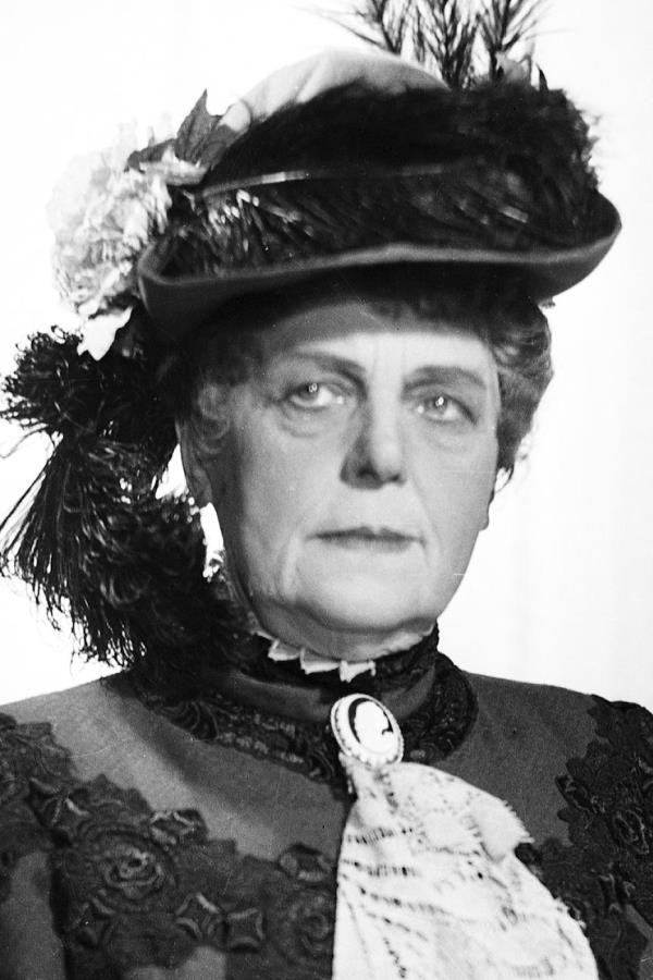 Wanda Jarszewska as Urzedniczka in Life Sentence