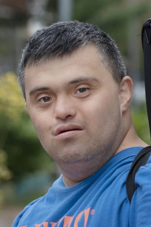 Çağatay Aras as Serkan in Kendi Yolumda