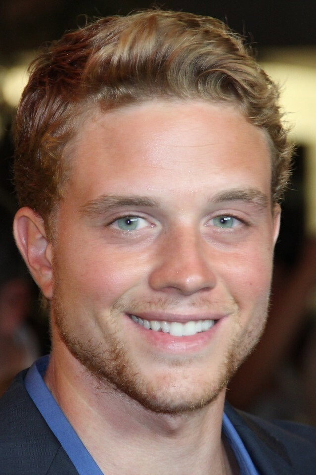 Jonny Weston as Mason in We Are Your Friends
