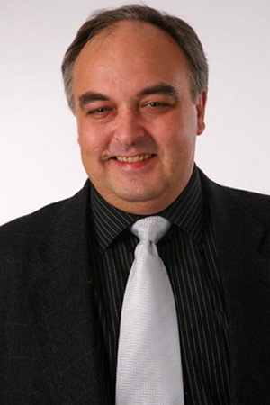 Paweł Szczesny as Professor T'Alent (voice) in Tytus, Romek i A'Tomek wśród złodziei marzeń