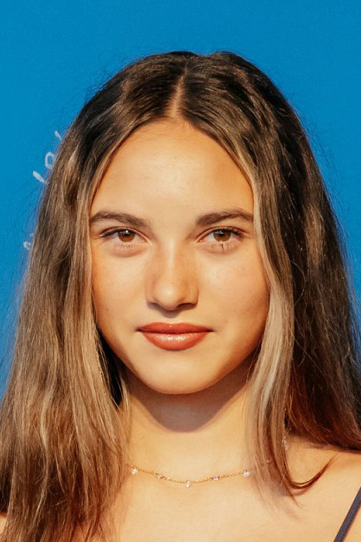 Sofía Clausen as Ana in The Major Tones