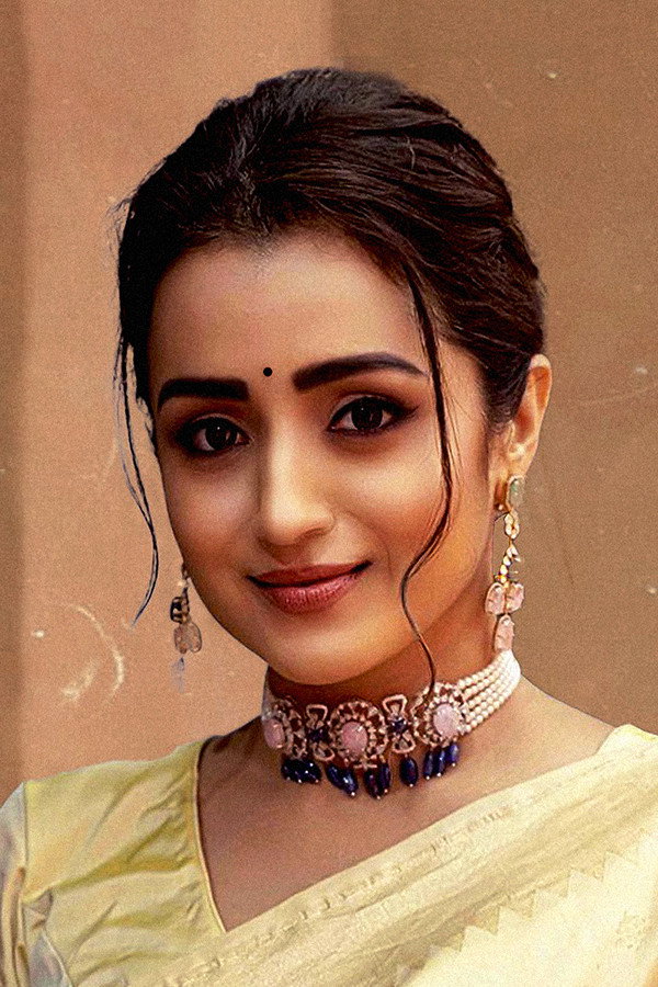த்ரிஷா கிருஷ்ணன் as Keerthi "Kusumamba" in Happy Sugar Life