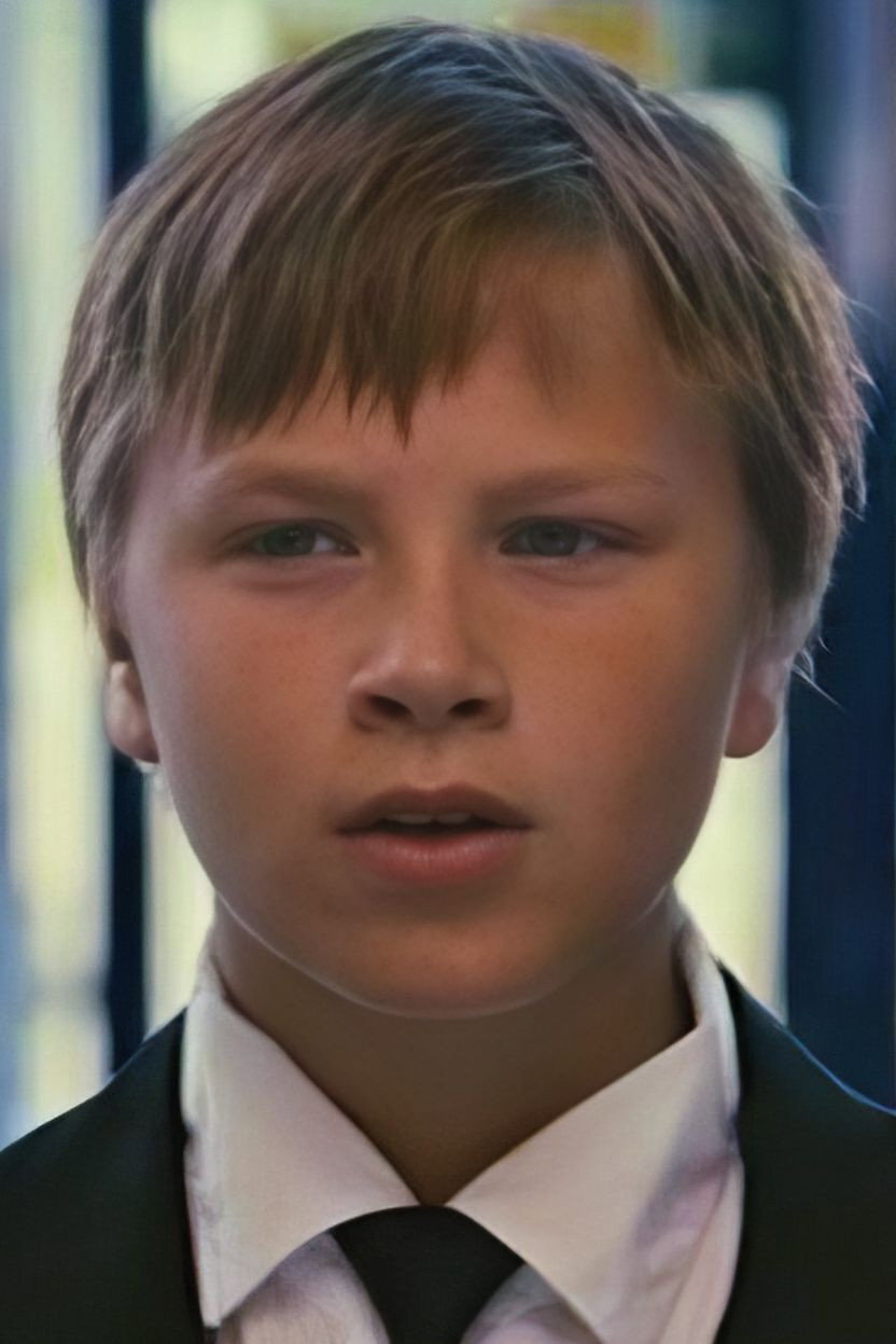 Esa Nikkilä as Oliver Santala, ”Oltsu”, alias ”Reiska” in Boy Upside Down