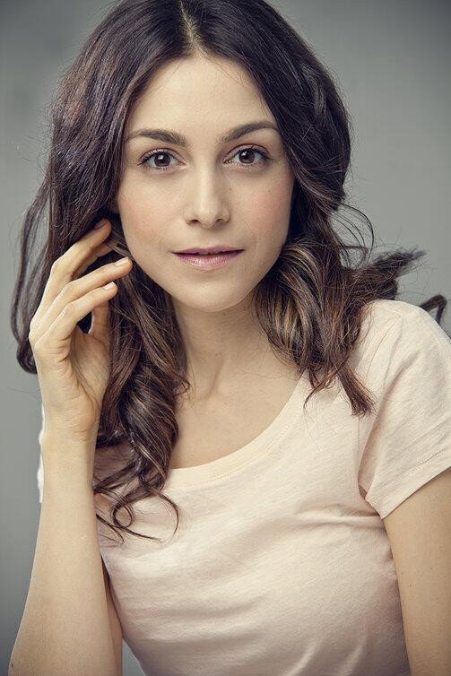 Sara Martín as Carmen in La montaña rusa