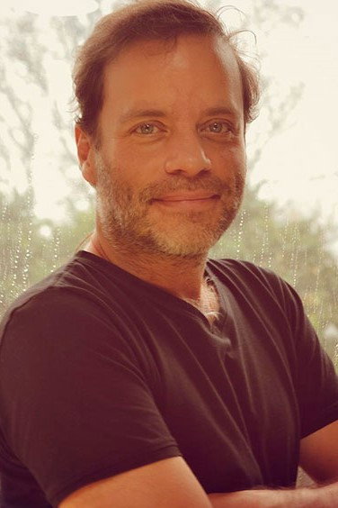Carlos Mariño as Albeiro Bueno in Lady, La Vendedora De Rosas