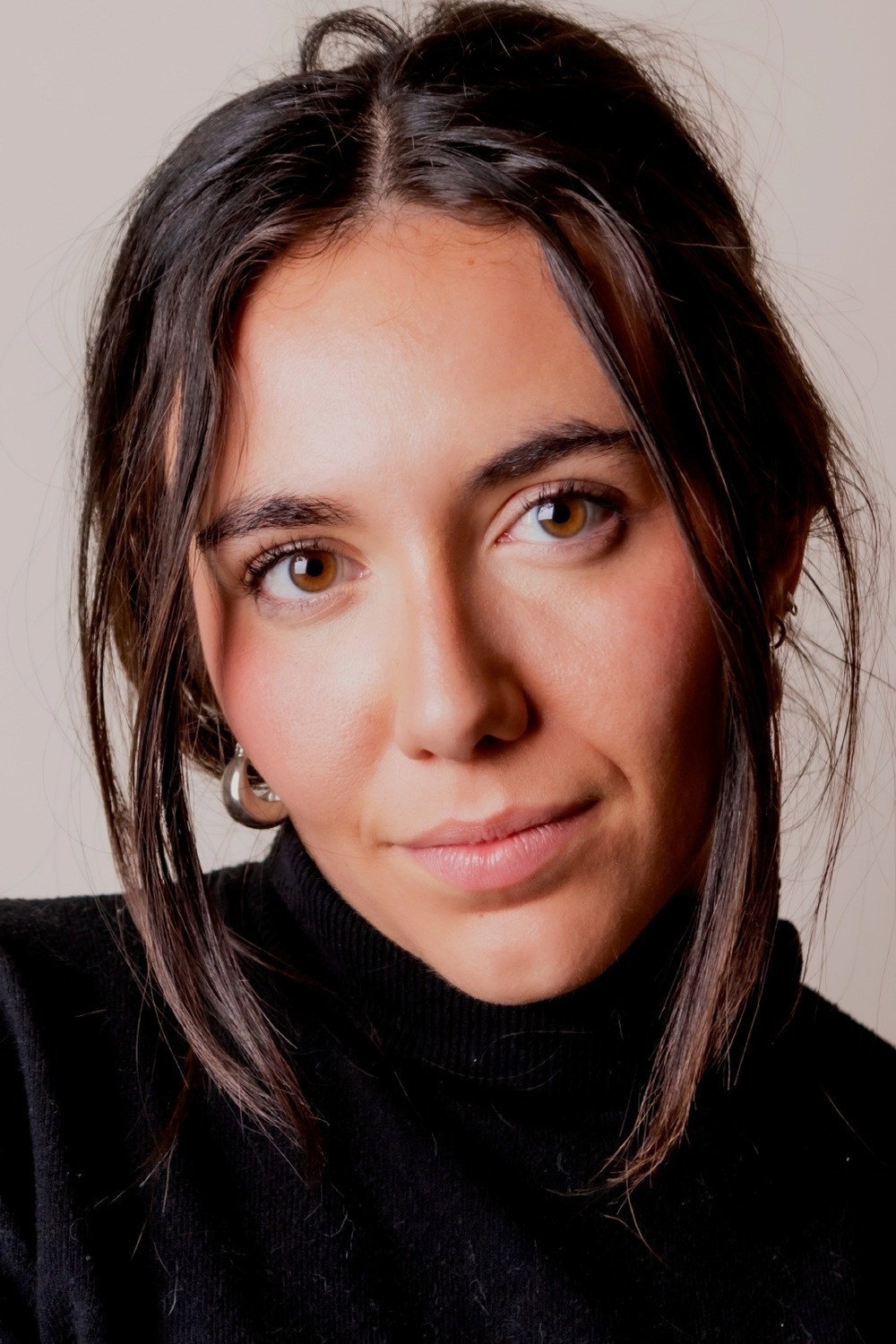 Valentina Girón as Débora in Meet Me Again