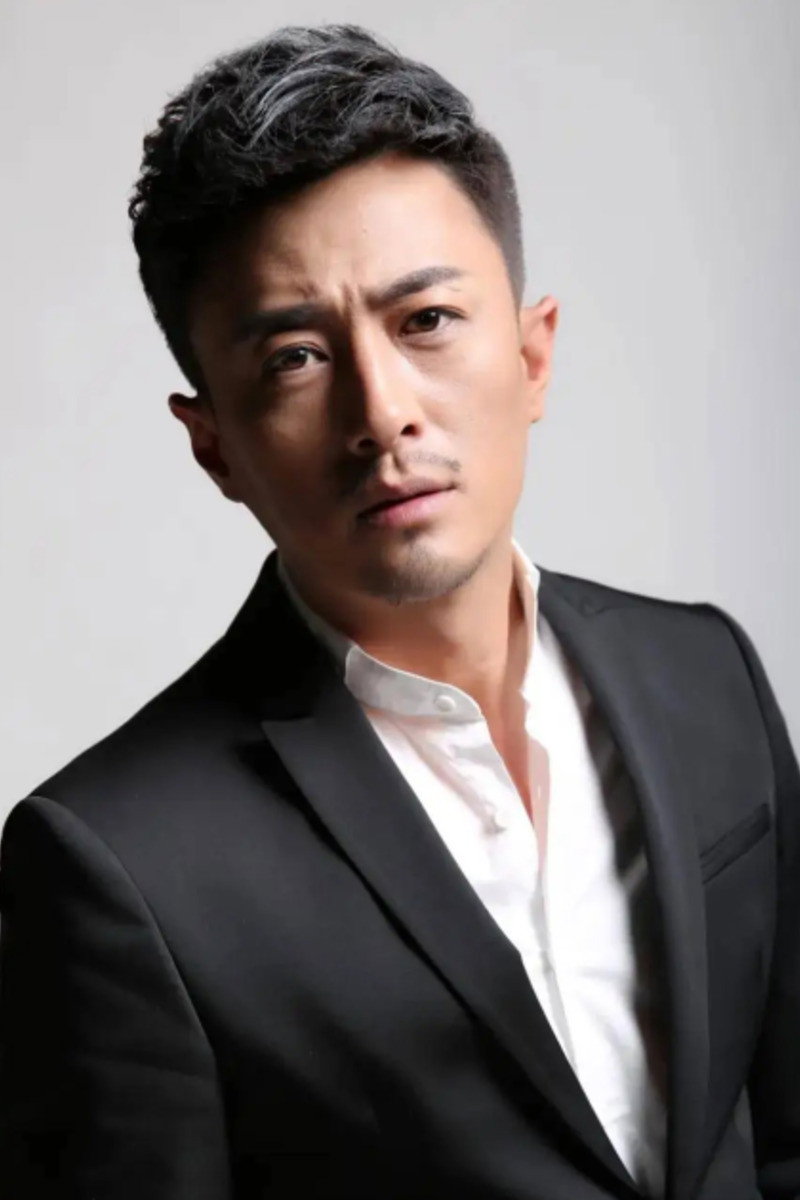 Wang Ming as Li Shouting in The Wicked Wife