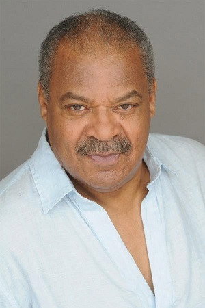 Roger Robinson as Warren Summerfield in Friends
