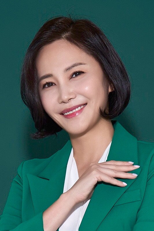 추상미 as 최화경 in Sunflower