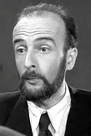 Max Desrau as Un automobiliste au feu rouge in The One Man Band
