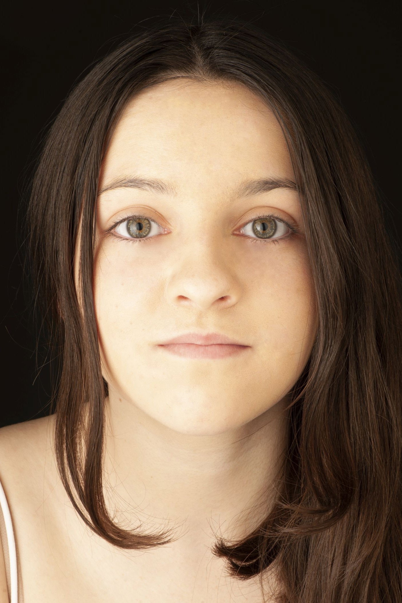 Sara Mestre as Menina da Floresta in Ice