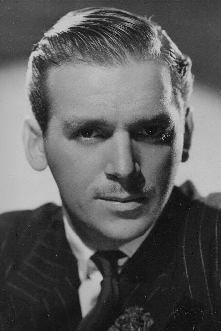 Douglas Fairbanks Jr. as The O'Flynn in The Fighting O'Flynn
