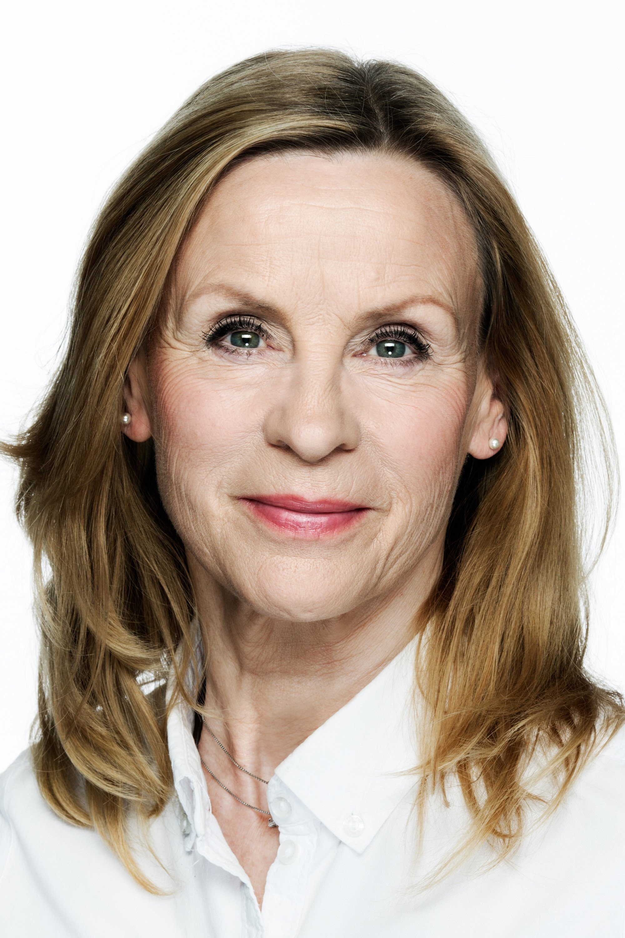 Liv Bernhoft Osa as Mor in Second Sight