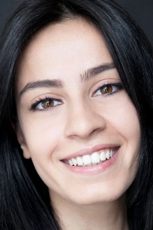 Canan Atalay as Nilay in Arkadaşlar Arasında