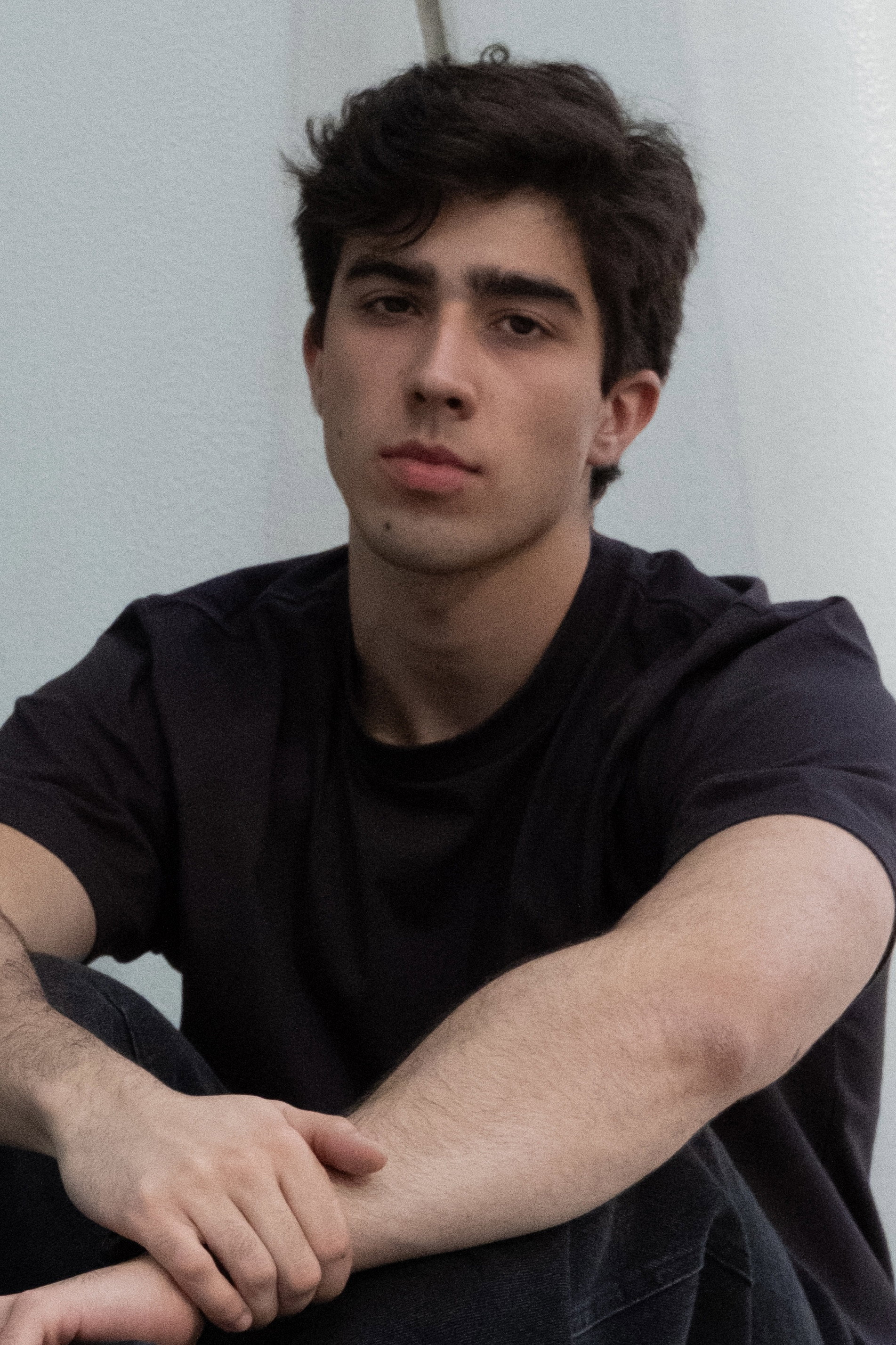 João Pedro Chaseliov as Nando in Apenas Mais Umas de Amor