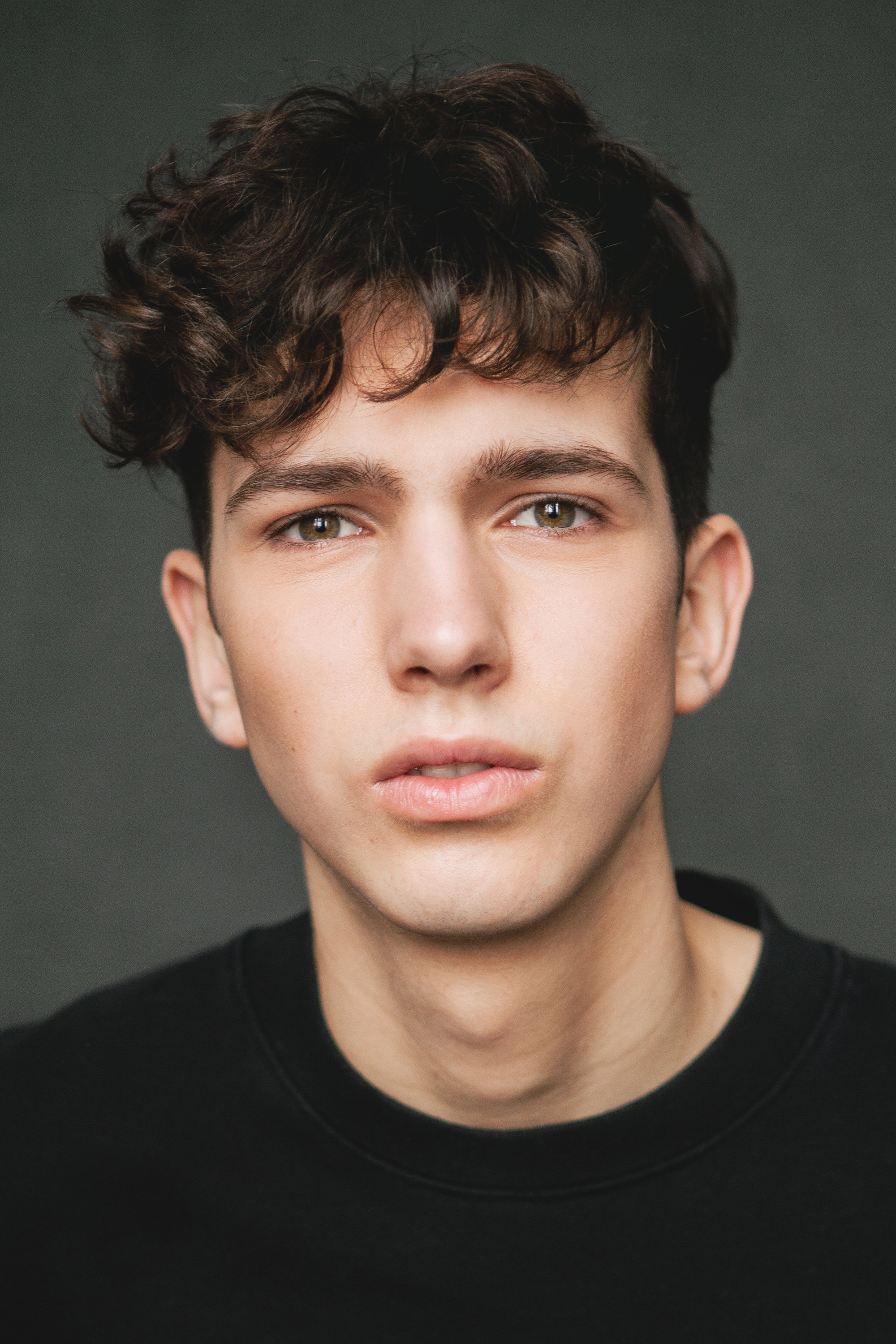 Justin Leyrolles-Bouchard as Félix in Barefoot at Dawn