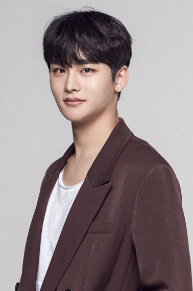 Choi Jung-woo as Hong Chan-ki in At a Distance, Spring is Green