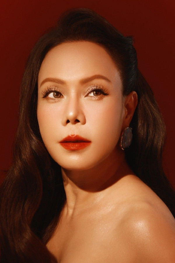 Việt Hương as Mai Nhỏ Nhẹ in Five Fairies in the House