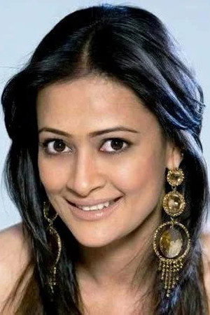 Jaswir Kaur as Smriti Gupta in K. Street Pali Hill