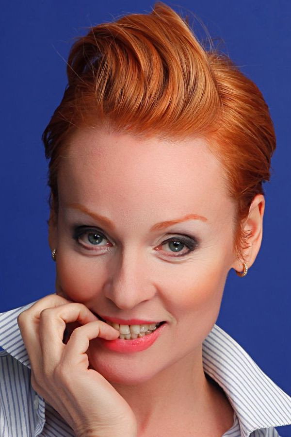 Жанна Эппле as Ева Бронская in 25-й час