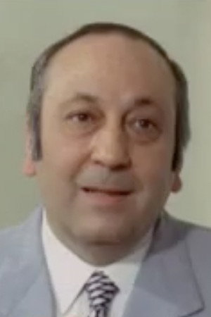 Giacomo Furia as Giovanni in La sposa non può attendere